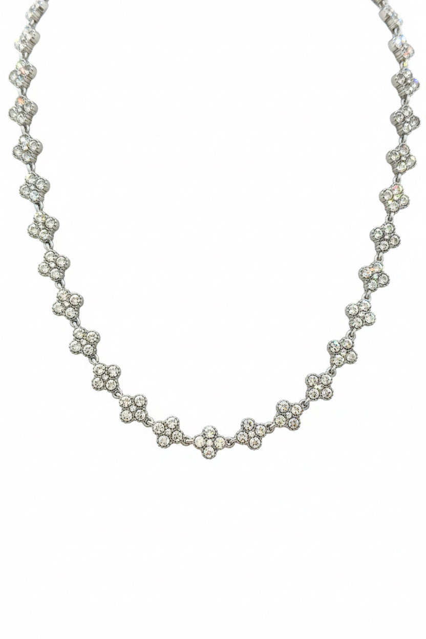 Collana Aka